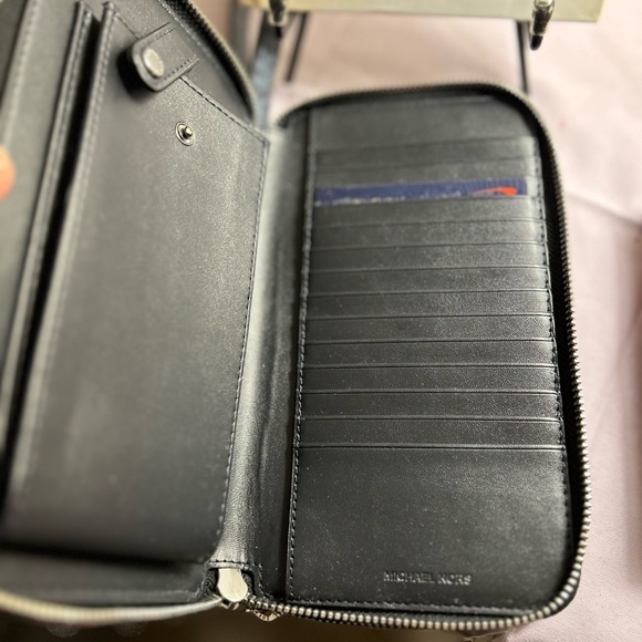 Micheal Kors Logo Smartphone Wallet ADMRL/PLBLUE - Picture 2 of 12